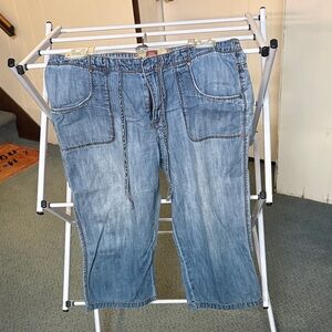 Old Navy Mid-Rise Blue Jean Capris